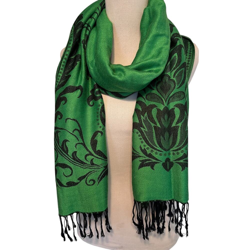 Murray's Irish Outfitters NEW Green Navy Scarf Fringed Soft Celtic